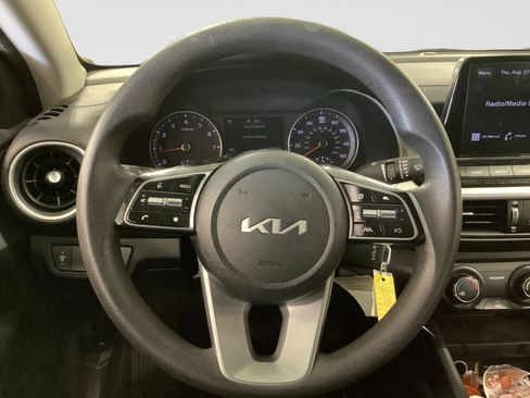 Used 2022 Kia Forte LXS FWD image 18
