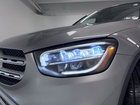 Used 2021 Mercedes-Benz GLC 300 4MATIC image 11