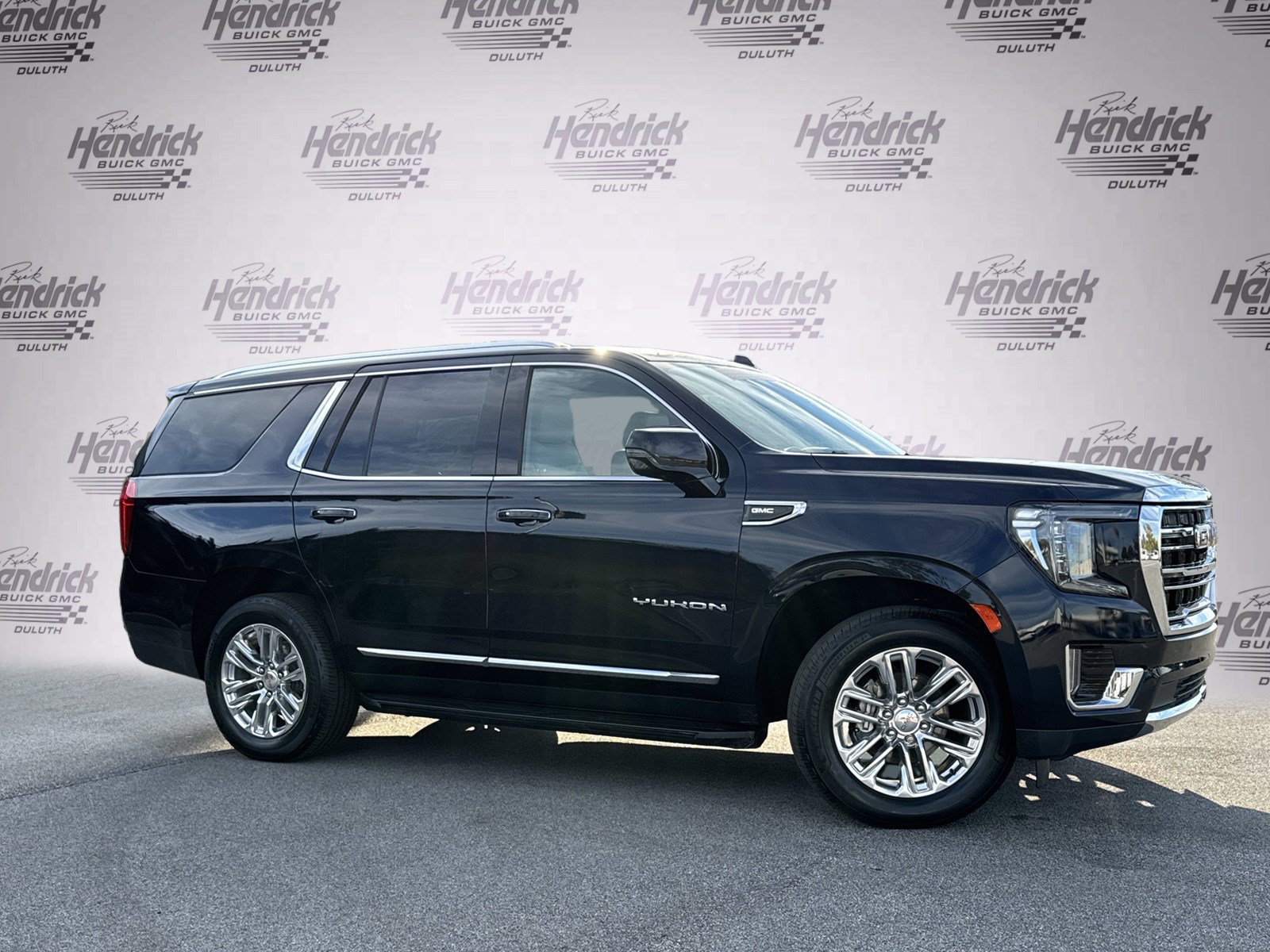 Used 2022 GMC Yukon SLT w/ SLT Premium Package AWD/4WD image 2