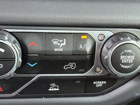 Used 2025 Jeep Wrangler Unlimited Rubicon AWD/4WD image 29