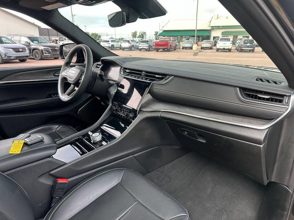 Used 2023 Jeep Grand Cherokee L Overland AWD/4WD image 30