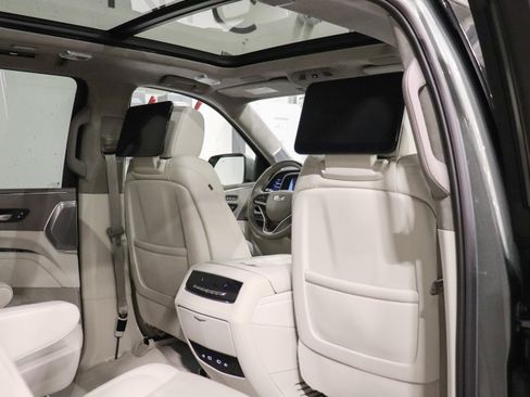 Used 2023 Cadillac Escalade ESV Sport Platinum AWD/4WD image 19