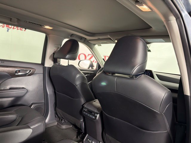 Used 2021 Toyota Highlander Platinum AWD/4WD image 42