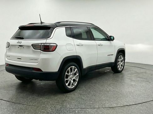 Used 2025 Jeep Compass Limited image 9