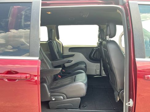 Used 2019 Dodge Grand Caravan SXT FWD image 23
