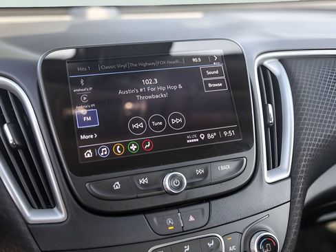 Used 2025 Chevrolet Malibu LT FWD image 19