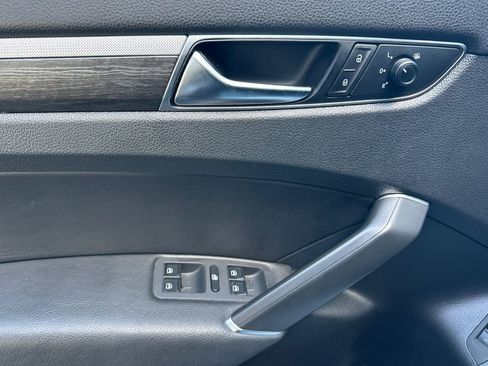 Used 2018 Volkswagen Passat 2.0T SE image 11