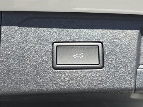 New 2026 Volkswagen Atlas SE image 29