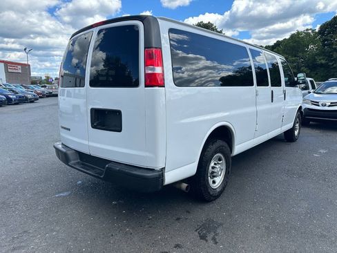 Used 2021 Chevrolet Express 3500 LS RWD image 9