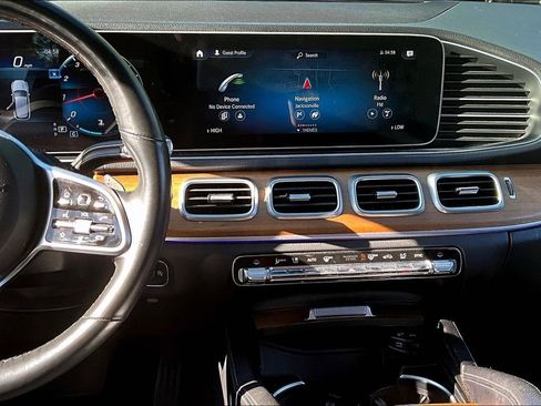 Used 2022 Mercedes-Benz GLE 350 4MATIC w/ Premium Package image 9