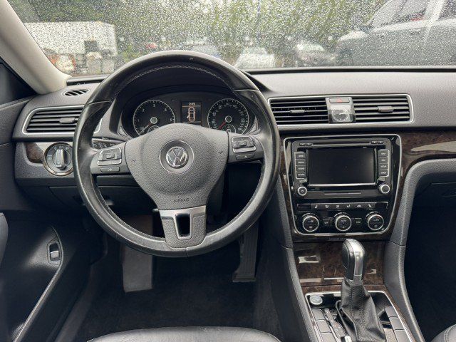 Used 2015 Volkswagen Passat TDI SEL Premium FWD image 31
