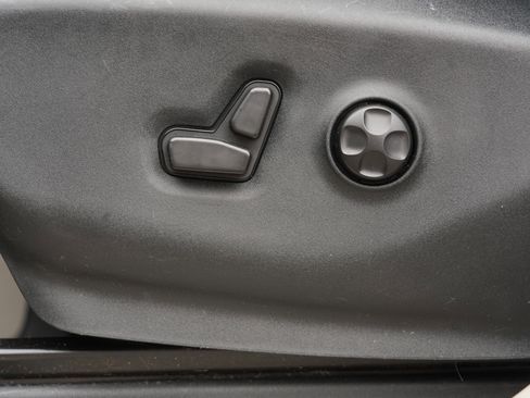 Used 2017 Chrysler Pacifica Touring-L FWD image 17