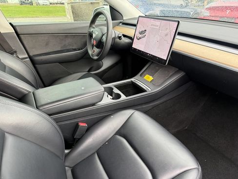 Used 2021 Tesla Model Y Long Range AWD/4WD image 3