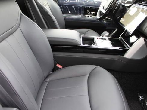 New 2026 Land Rover Range Rover Long Wheelbase SE image 3