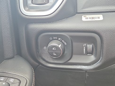 Used 2025 RAM 2500 Big Horn AWD/4WD image 15