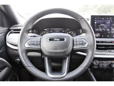 Used 2024 Jeep Compass Latitude AWD/4WD image 14