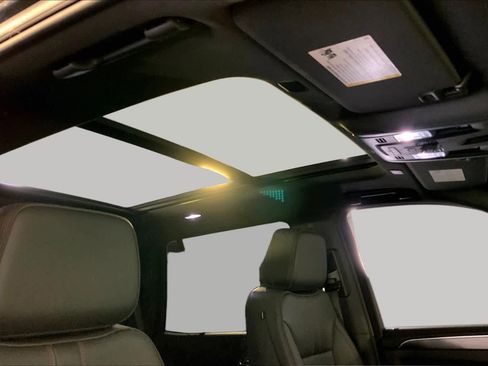 Used 2023 Chevrolet Tahoe RST w/ Luxury Package AWD/4WD image 13