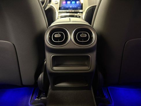 Used 2025 Mercedes-Benz GLC 300 image 20