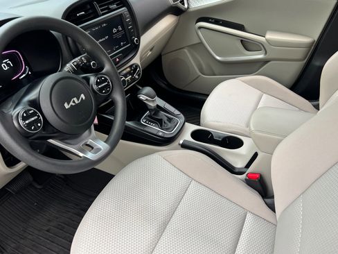 Used 2023 Kia Soul LX image 10