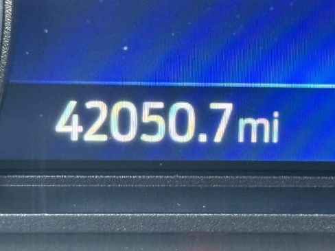 Used 2023 Ford Explorer XLT w/ Equipment Group 202A AWD/4WD image 11