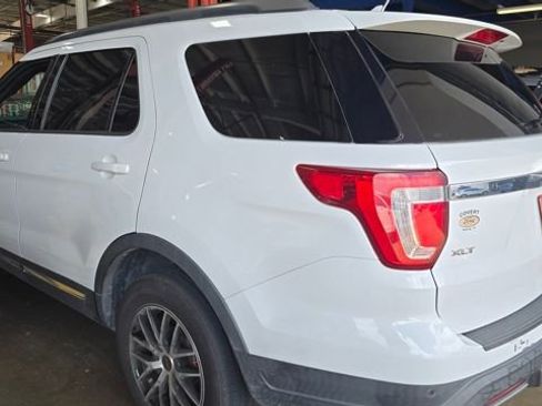 Used 2019 Ford Explorer XLT w/ Equipment Group 202A FWD image 4