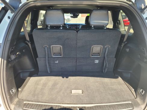 Used 2023 Jeep Grand Cherokee L Laredo image 10