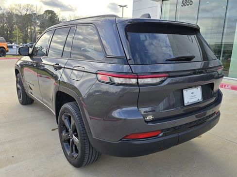 Used 2024 Jeep Grand Cherokee Limited w/ Black Appearance Package image 3