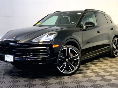 Used 2022 Porsche Cayenne image 2