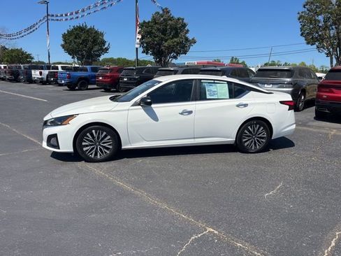 Used 2025 Nissan Altima 2.5 SV FWD image 36