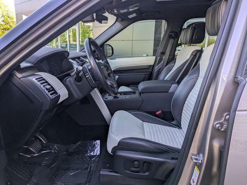 Used 2021 Land Rover Discovery HSE R-Dynamic AWD/4WD image 15