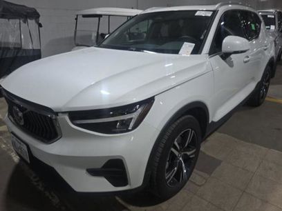 Used 2025 Volvo XC40 B5 Core