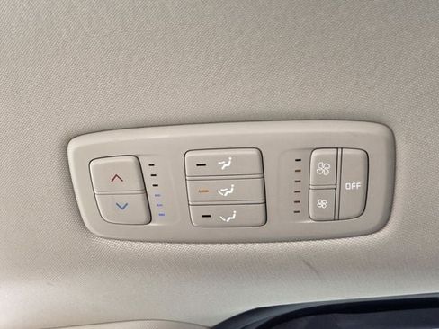 Used 2024 Kia Carnival LX FWD image 17