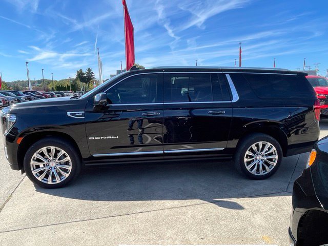Used 2023 GMC Yukon XL Denali AWD/4WD image 9