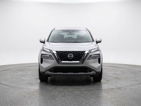 Used 2025 Nissan Rogue SV AWD/4WD image 2