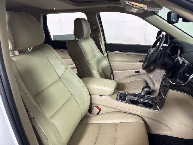 Used 2021 Jeep Grand Cherokee Limited w/ Premium Lighting Group AWD/4WD image 14