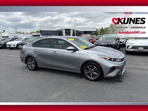 Used 2022 Kia Forte LXS FWD image 3