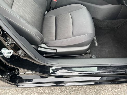 Used 2025 Nissan Altima 2.5 SV FWD image 27