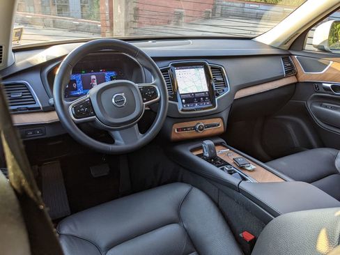 Certified 2023 Volvo XC90 T8 Plus w/ Protection Package Premier AWD/4WD image 12