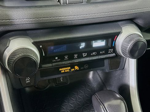 Used 2020 Toyota RAV4 LE image 24