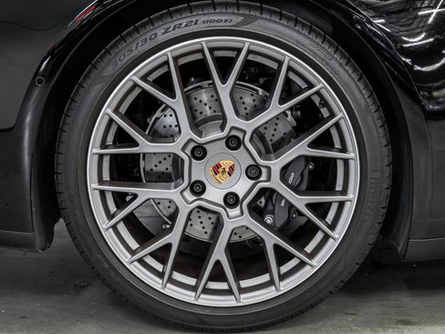 Used 2025 Porsche 911 Carrera RWD image 31