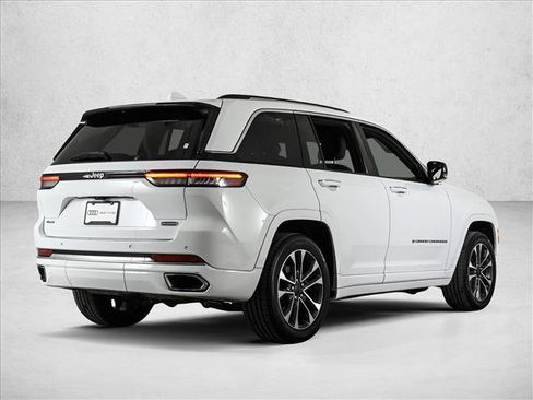 Used 2023 Jeep Grand Cherokee Overland image 5