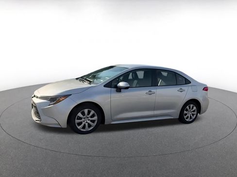 Used 2025 Toyota Corolla LE image 8