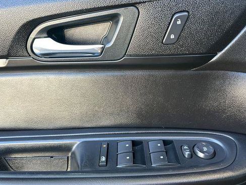Used 2016 Chevrolet Traverse LT w/ Style and Technology Package FWD image 11