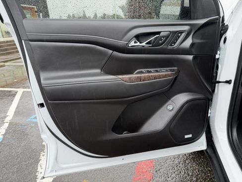 Used 2023 GMC Acadia Denali w/ Denali Ultimate Package image 12