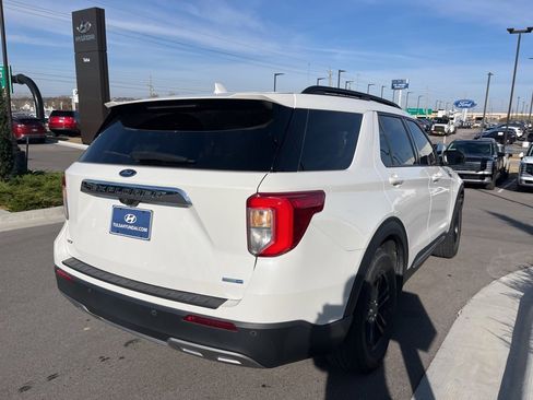 Used 2020 Ford Explorer XLT w/ Equipment Group 202A image 5