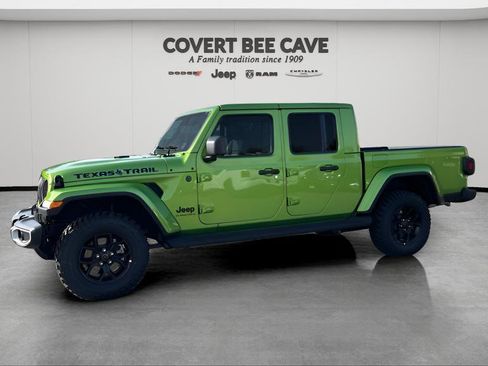 New 2025 Jeep Gladiator Sport image 4