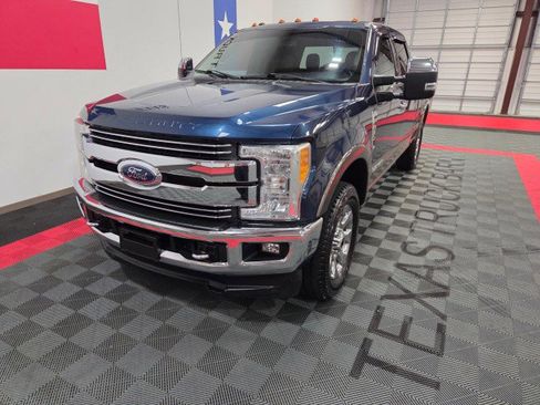 Used 2017 Ford F250 Lariat w/ Chrome Package image 3