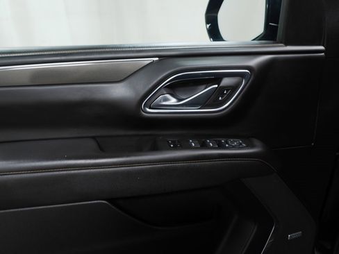 Used 2022 GMC Yukon XL AT4 image 25