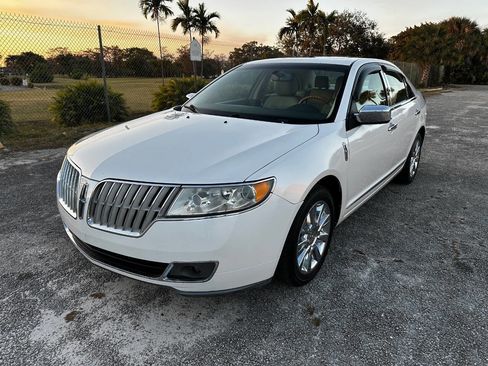 Used 2012 Lincoln MKZ image 1