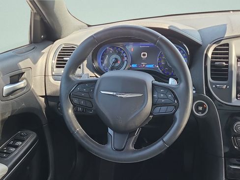 Used 2018 Chrysler 300 S w/ 300S Premium Group RWD image 12